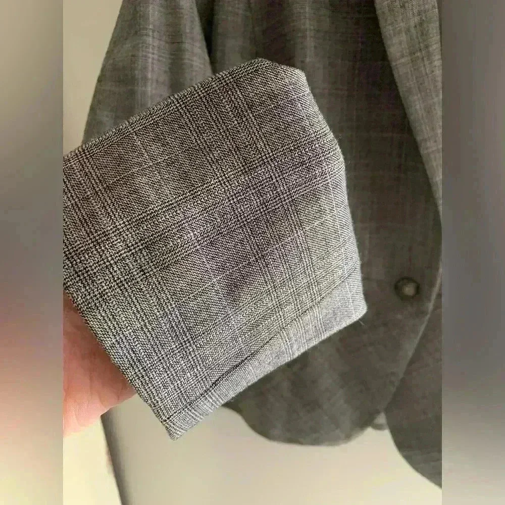 Woman’s Banana Republic Grey Plaid Wool Blend Plus Long Sleeve Business Blazer